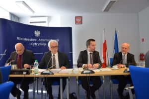 Jedno z posiedzeń Komisji Wspólnej Rządu i Mniejszości. Od lewej: Józef Różański (MAiC), Stanisław Huskowski (wiceszef MAiC), Rafał Bartek (współprzewodnicząc), Dobiesław Rzemieniewski (MAiC).
