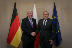 Przewodniczący Budesratu Volker Boufier i minister Grzegorz Schetyna. 