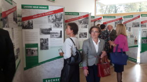 : Am 5. Oktober eröffnete die Ausstellung „Unsere neue Heimat – Sachsen“ im Oppelner Marschallamt.