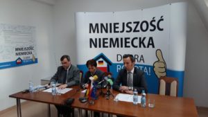 Bernard Gaida, Zuzanna Donath-Kasiura und Rafał Bartek bei der Pressekonferenz.