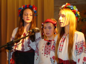 Śpiewają ukraińskie dziewczyny. Foto: Lech Krzyszałowicz
