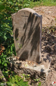 Eine der Grabplatten auf dem evangelischen Friedhof in Zobten am Bober  Foto: Jelonek/Fotopolska.eu.
