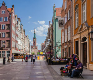 Ulica Długa w Gdańsku, jest jedną z tych ulic, których niemieckie nazwy po prostu przetłumaczono na polski.  Foto: Diego Delso/Wikimedia Commons