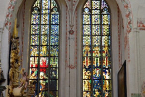 Die Fenster der Thorner Kathedrale erstrahlen seit dem Frühjahr wieder im alten Glanz. Foto: sekulada.com