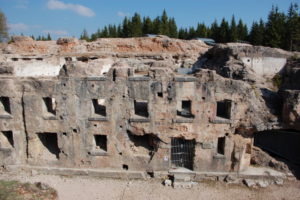 Solche Ruinen sind unter anderem in Lusérn zu finden Foto: Detlef Ollesch.