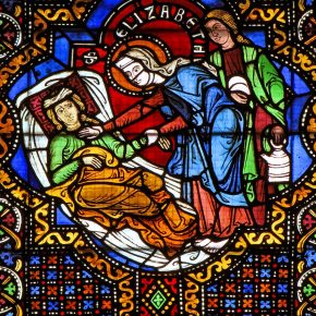 „Elisabeth pflegt Kranke“ im Elisabethfenster (vor 1250) in der Elisabethkirche in Marburg (Foto: © Heinrich Stürzl, Wikimedia, CC BY-SA 4.0)