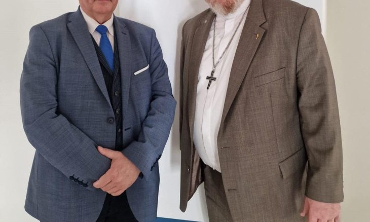 Bischof Rolf Bareis mit Bernard Gaida