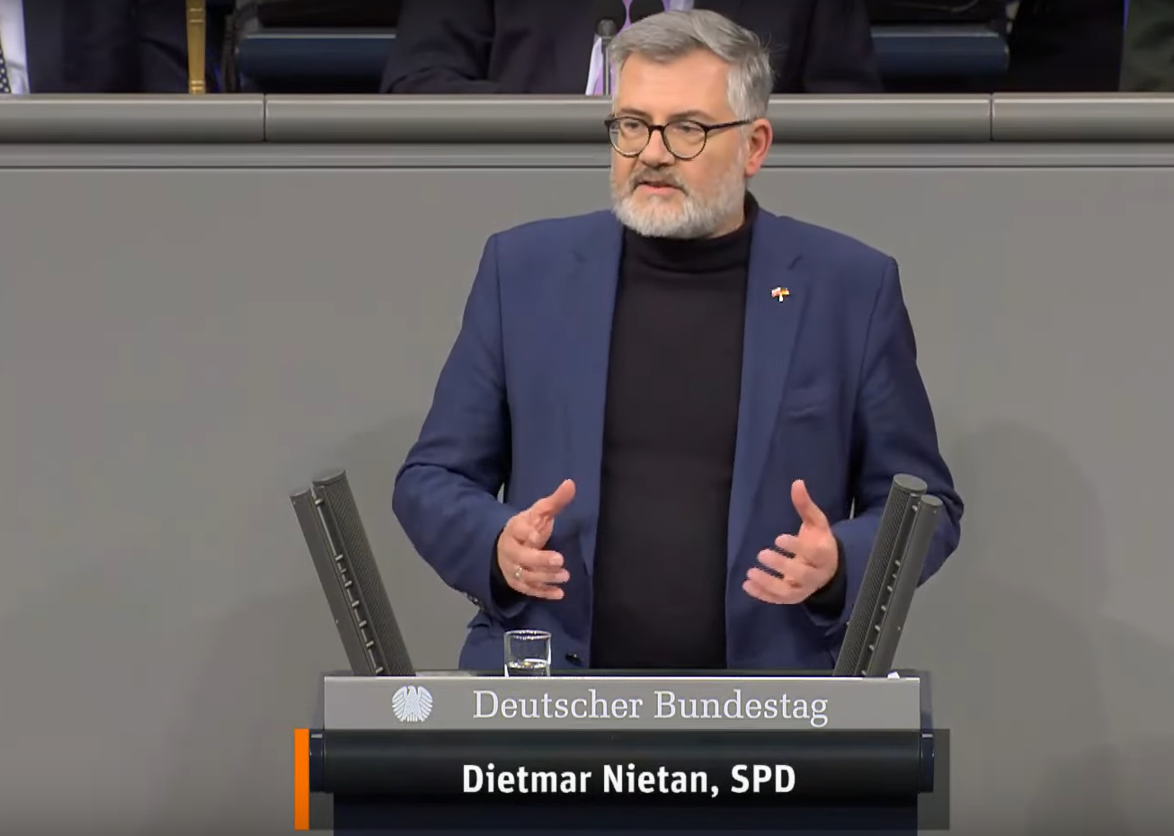 Dietmar Nietan während der Aussprache im Deutschen BundestagFoto: Deutscher Bundestag / Screenshot